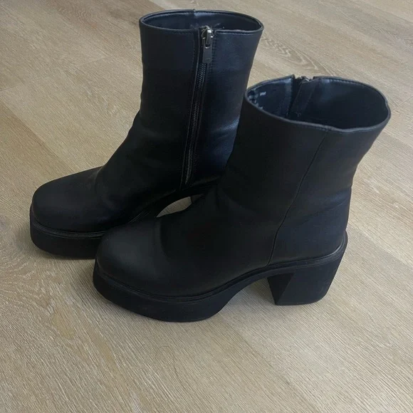 Steve Madden Square Toe platform y2k boots - Picture 5 of 5